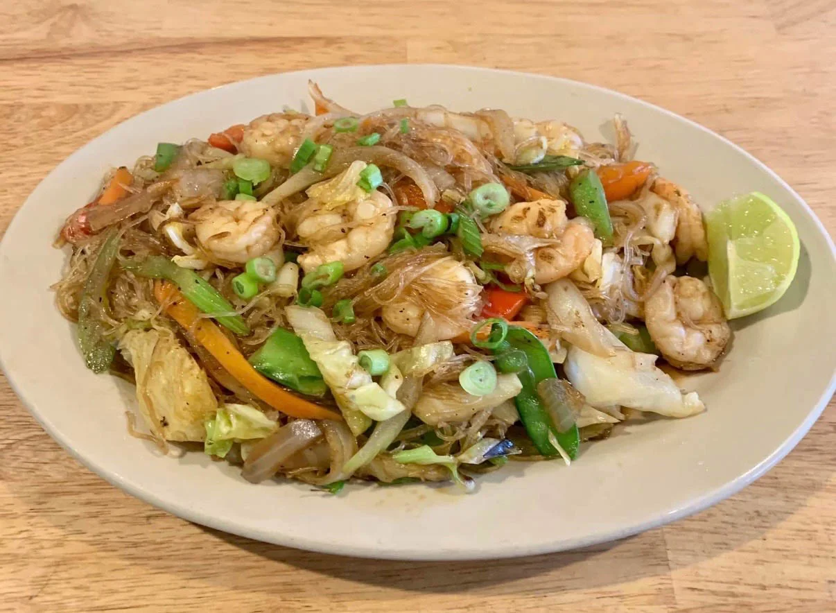 Rice vermicelli noodles with vegetables